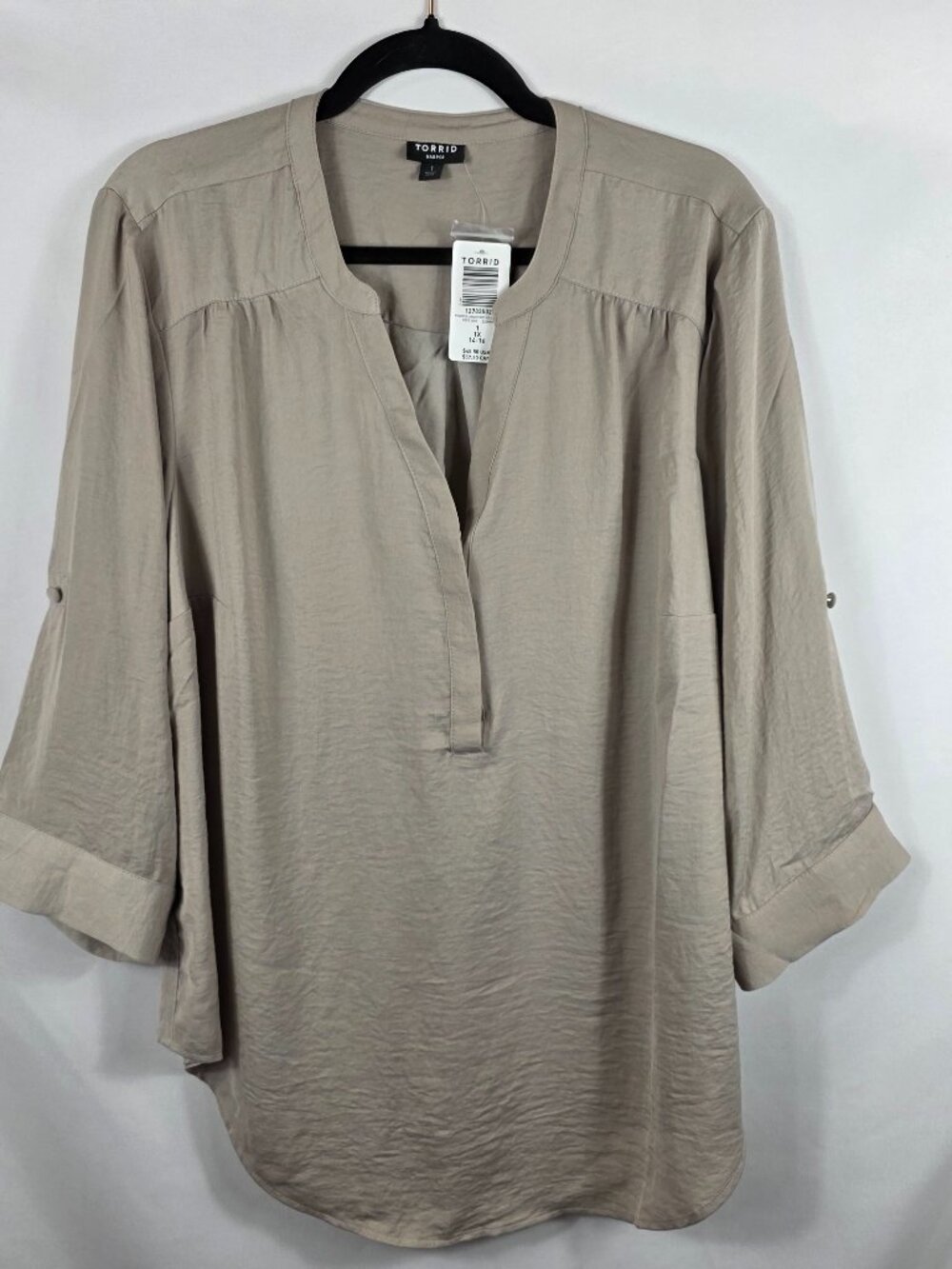 Torrid Harper Atmosphere Blouse Women's Size 1X Beige/Tan 3/4 Roll Tab Sleeves